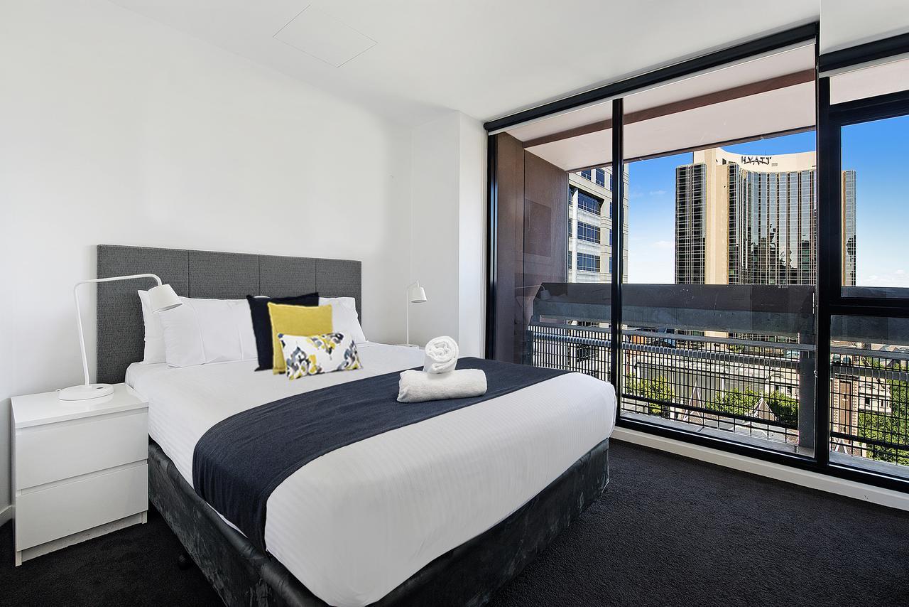 Ultiqa Little Collins Aparthotel Melbourne Exterior photo