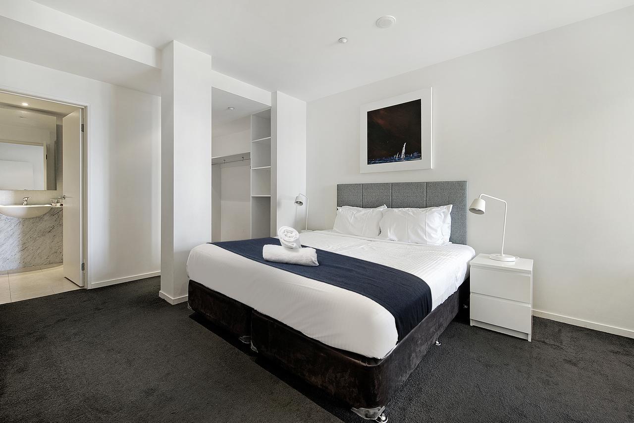 Ultiqa Little Collins Aparthotel Melbourne Exterior photo