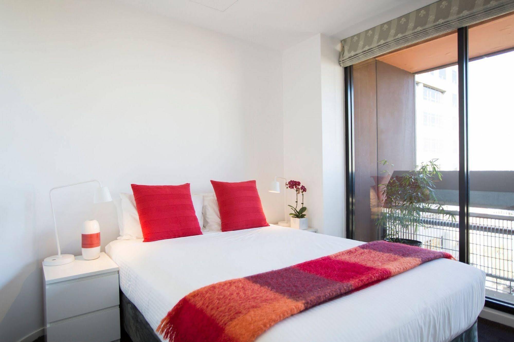 Ultiqa Little Collins Aparthotel Melbourne Exterior photo